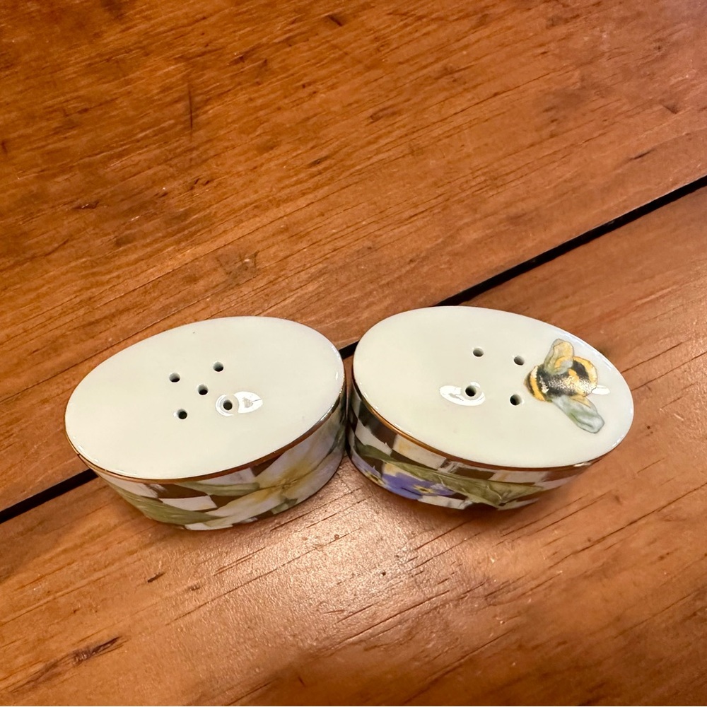 MacKenzie-Childs Black and White salt and pepper shakers - Picture 2 of 4